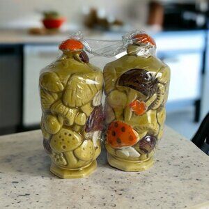 Vintage 1970s Fred Roberts Co Mushroom Salt and Pepper Shakers Gold Japan NEW